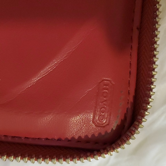 Authentic Coach Patent Leather Zip Around Wristlet Wallet in Pink - Picture 9 of 9